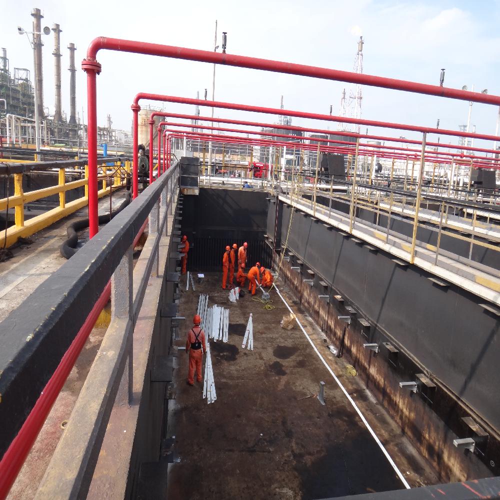 Non-Metallic Chin Flight Sludge Collector with long operating life and low maintenance cost