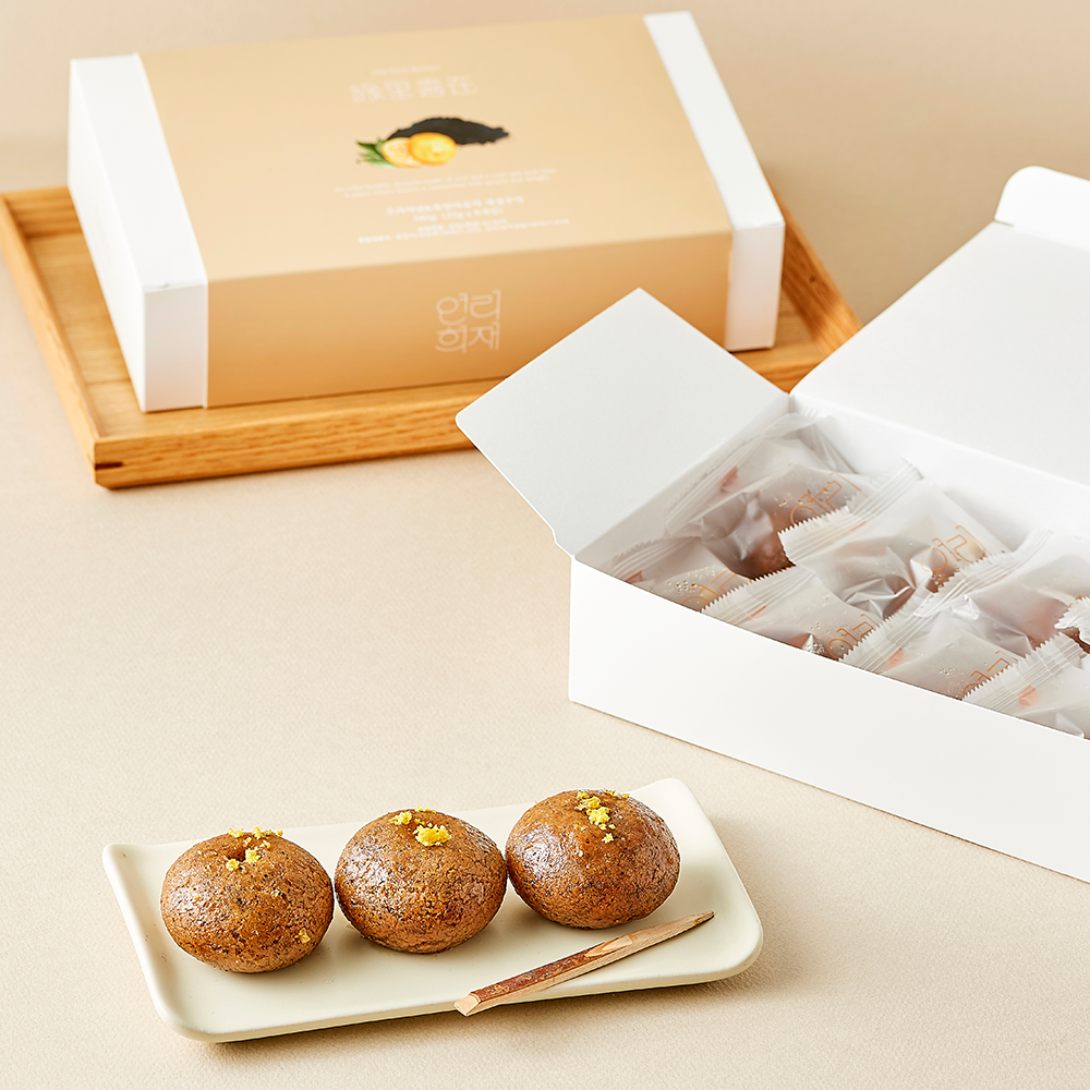 YEONLIHUIJAE Korea Traditional dessert Black Sesame & Yuzu Gaeseongjuak 8 Pieces
